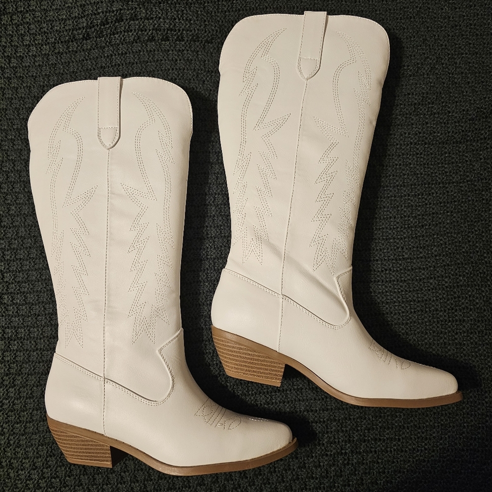 White Western-Style Women's Boots